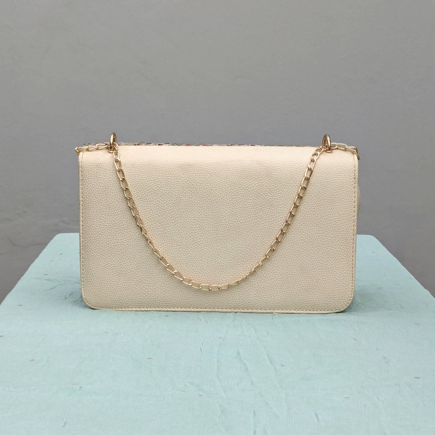 CARIÑOEvening Purse - White and MaroonCARIÑO