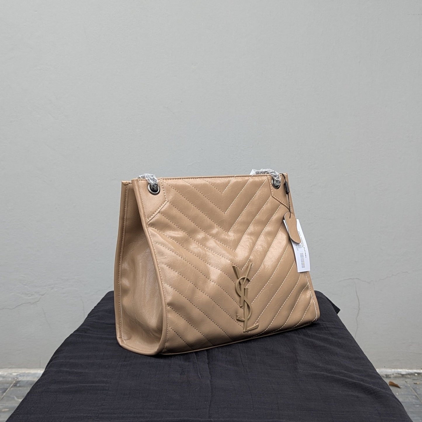 CARIÑOS𝓐INT L𝓐URENT 𝓝IKI SHOPPING BAG - BeigeCARIÑO