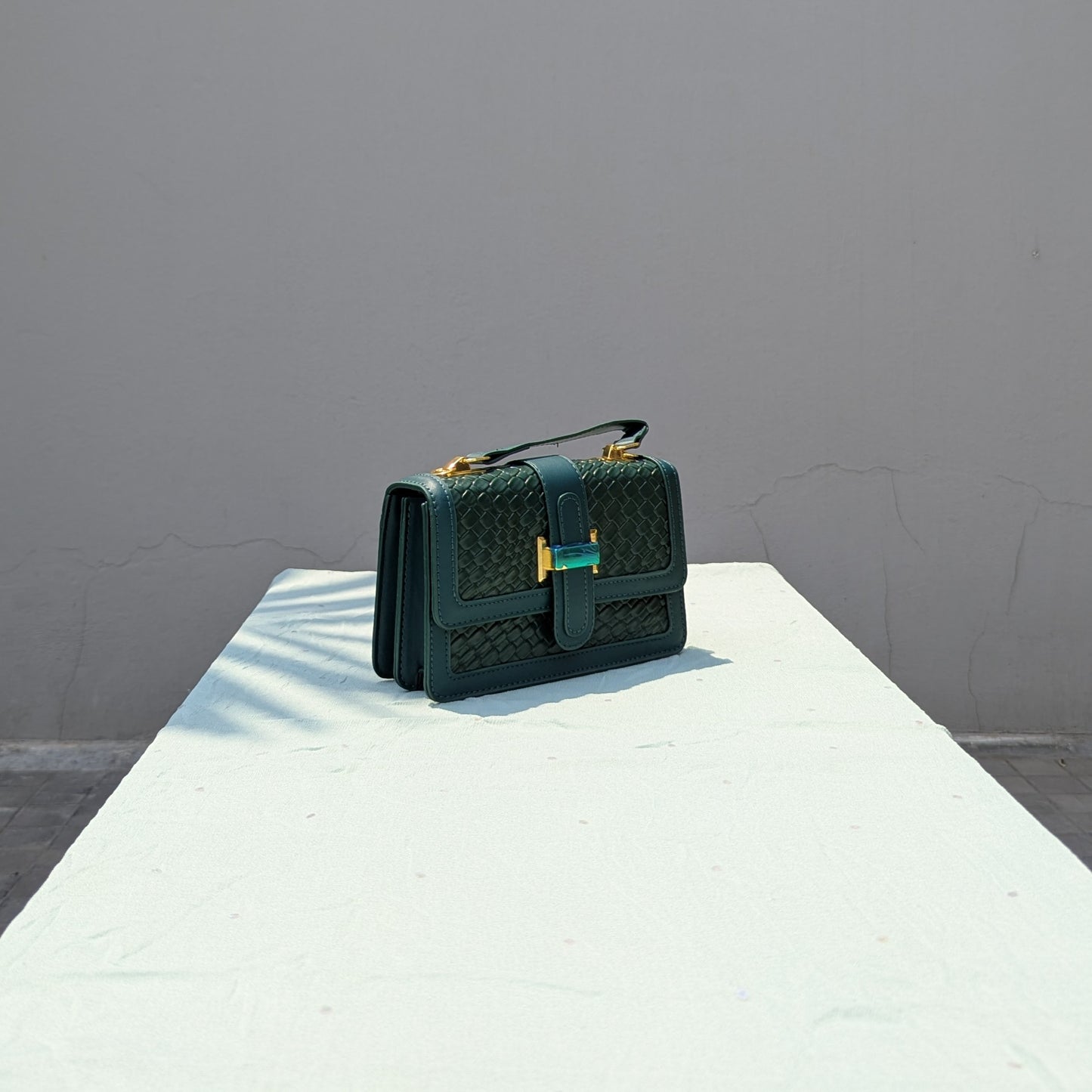 Small Woven-texture Cross-body bag [Green]