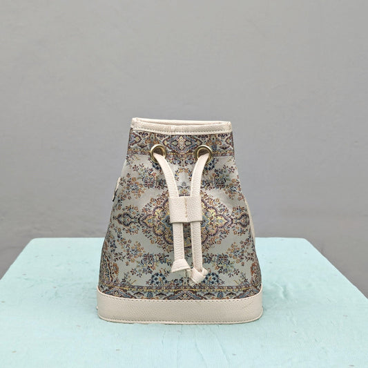 CARIÑO​Bucket Bag - White and GoldCARIÑO​