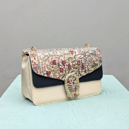 CARIÑO​Evening Purse - White and MaroonCARIÑO​