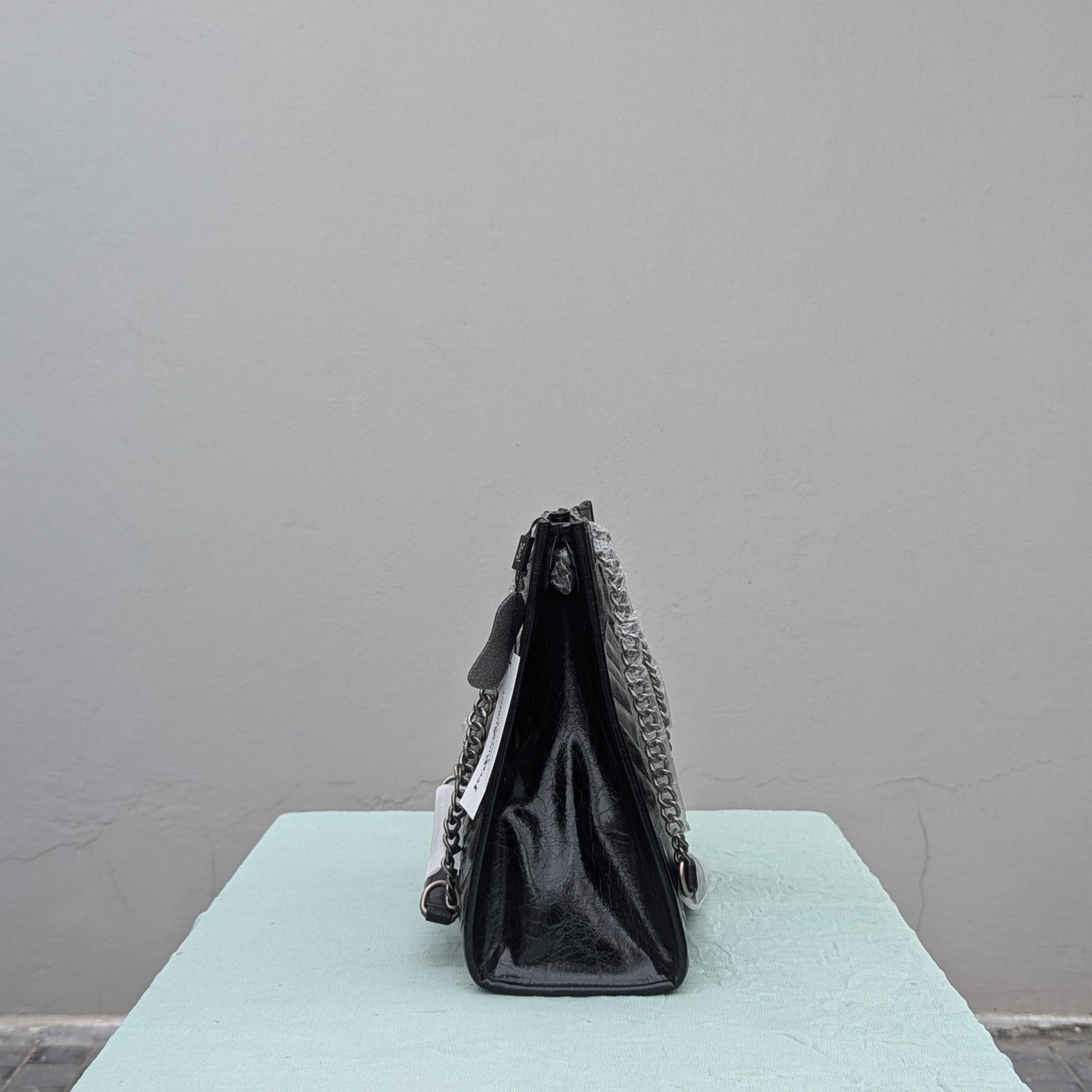 CARIÑO​S𝓐INT L𝓐URENT 𝓝IKI SHOPPING BAG - BlackCARIÑO