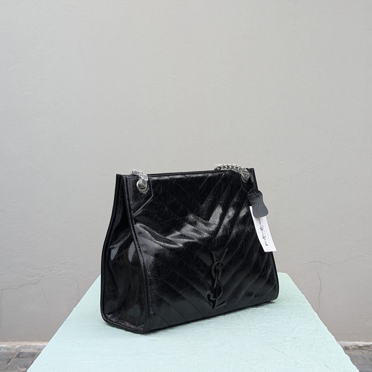 CARIÑO​S𝓐INT L𝓐URENT 𝓝IKI SHOPPING BAG - BlackCARIÑO