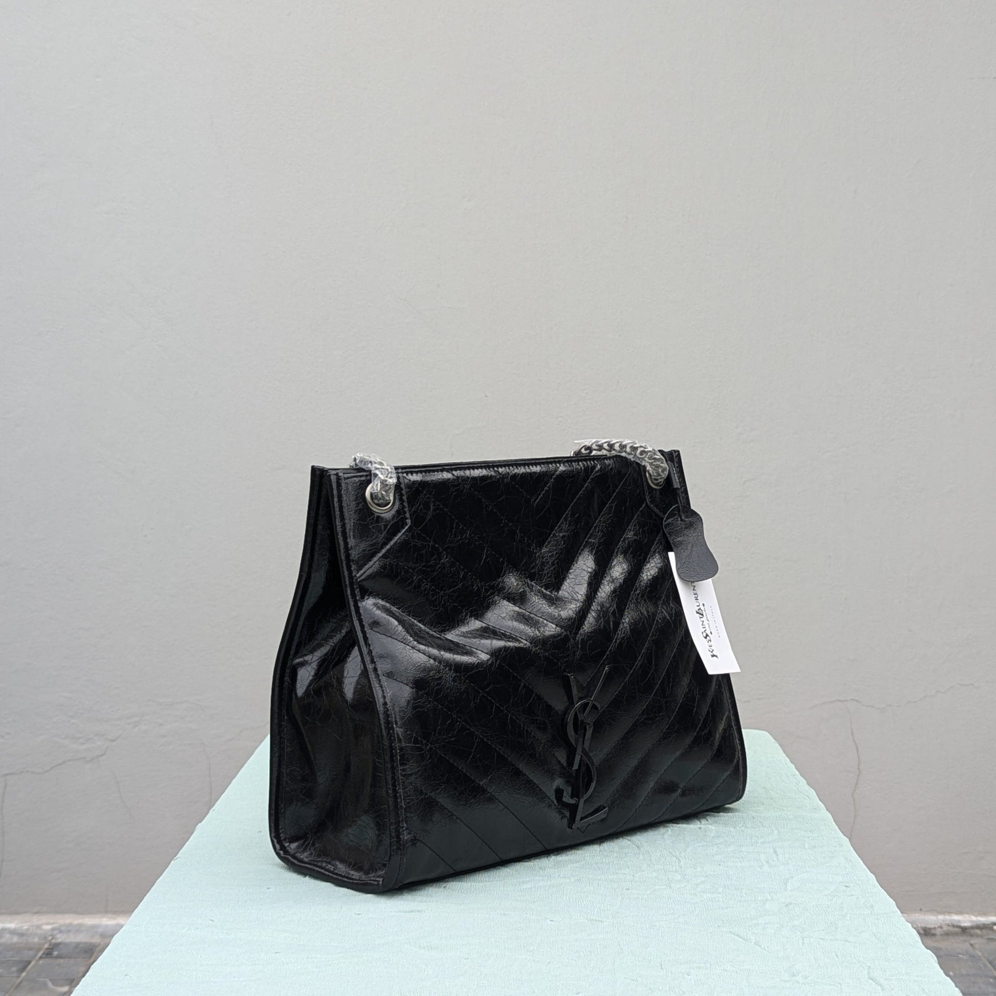 CARIÑO​S𝓐INT L𝓐URENT 𝓝IKI SHOPPING BAG - BlackCARIÑO
