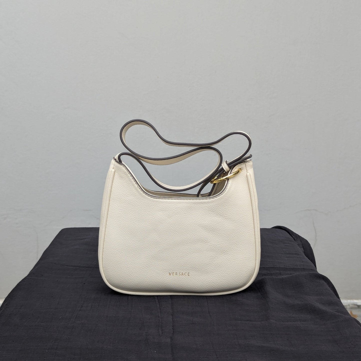 CARIÑO​VERSA©E GRE©A G𖦹DDESS HOBO BAG - IvoryCARIÑO